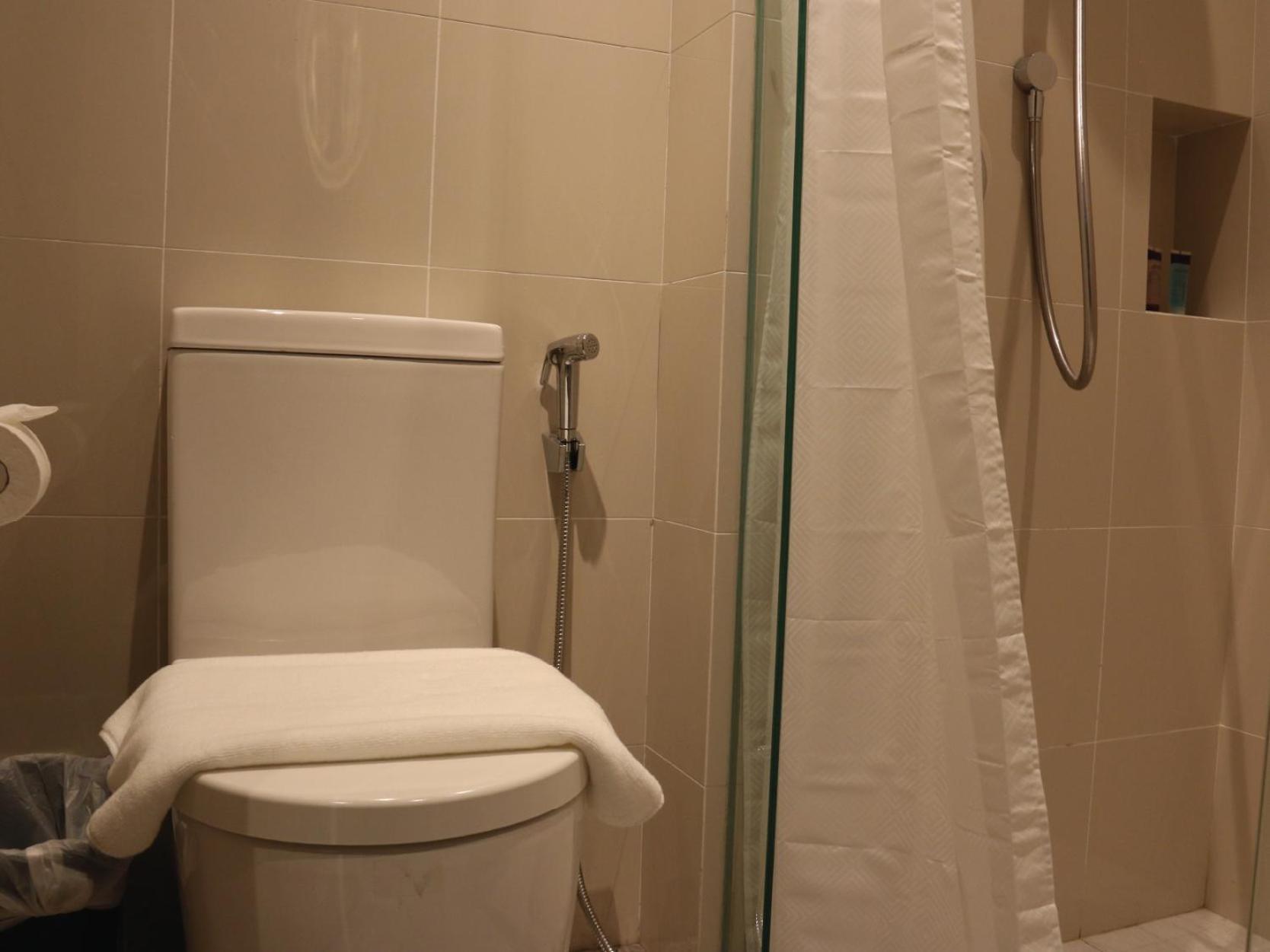 Aqueen Prestige Hotel Jalan Besar Singapore Eksteriør billede