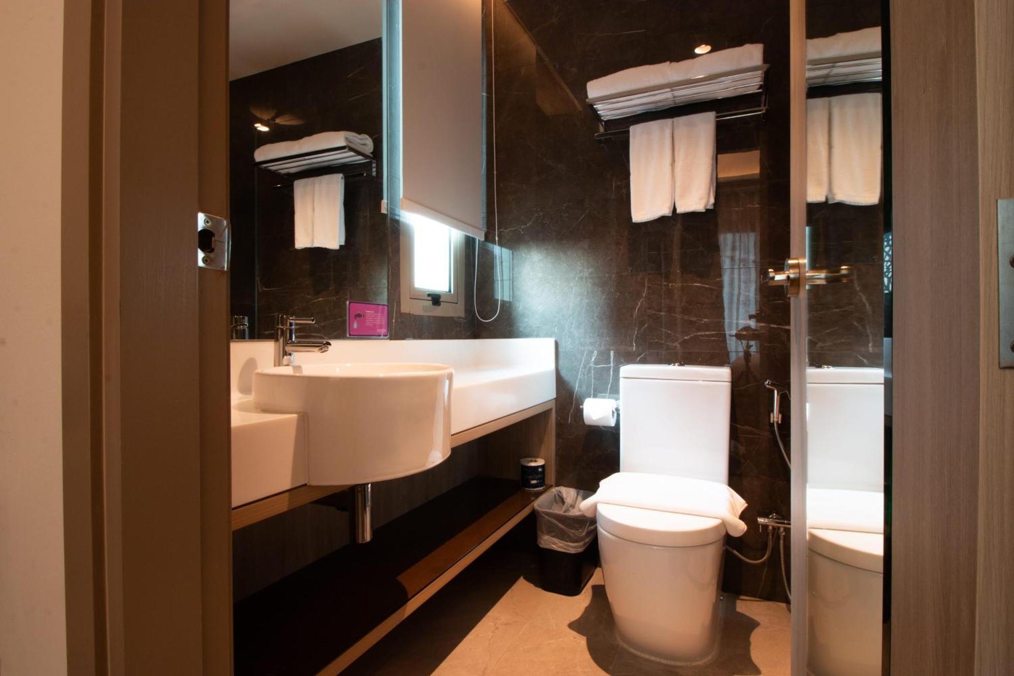 Aqueen Prestige Hotel Jalan Besar Singapore Eksteriør billede
